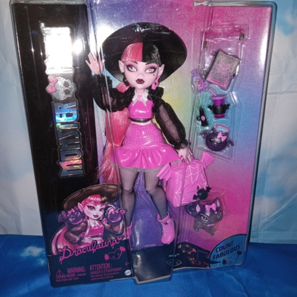 2023 Monster High Draculaura Doll w/ Pet Bat-Cat Count Fabulous and Accessories
